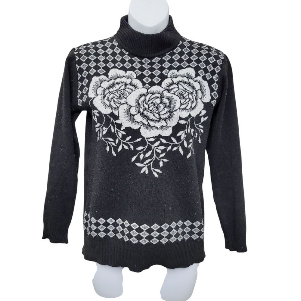 2/$20 Y2K Black & White Flowers Pattern Sweater Top Size: Small
